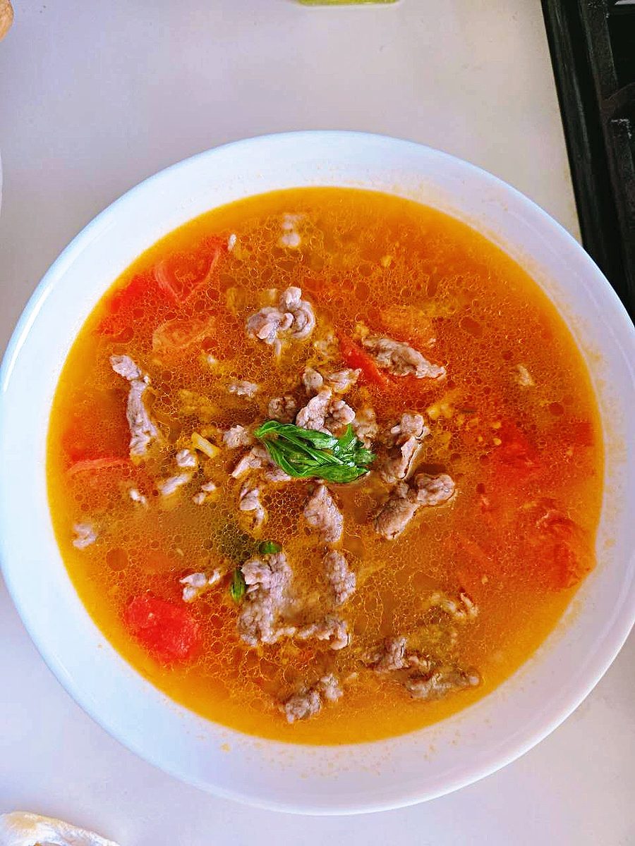 Tomato and beef soup
