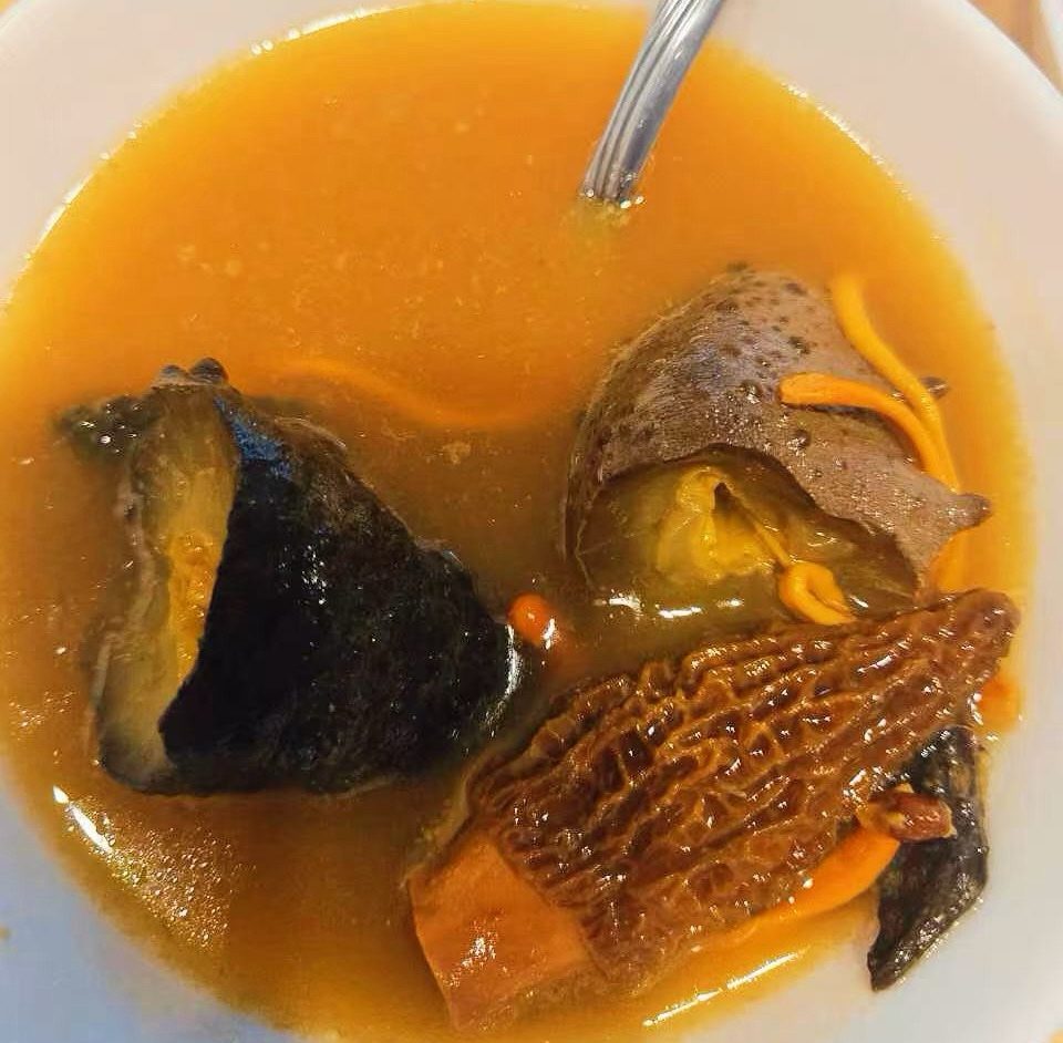 Sea cucumber and mushroom soup